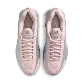 NIKE SHOX R4 POUR FEMME « PLATINE MÉTALLIQUE À PEINE ROSE » AR3565-600