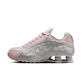 NIKE SHOX R4 POUR FEMME « PLATINE MÉTALLIQUE À PEINE ROSE » AR3565-600