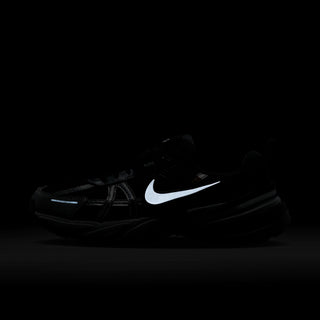 WMNS Nike V2K Run Black/Metallic Silver FD0736-005