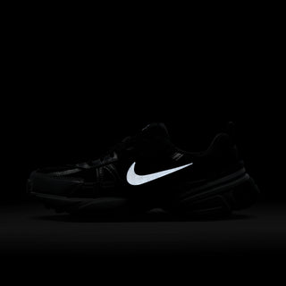 WMNS Nike V2K Run Black/Metallic Silver FD0736-005