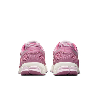 NIKE ZOOM VOMERO 5 POUR FEMME « ROSE ÉLÉMENTAIRE » FJ2028-600