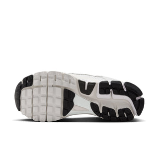 WOMEN'S NIKE ZOOM VOMERO 5 "WHITE VAST GREY" FQ7079-100