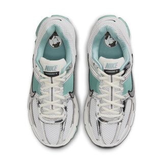WOMEN'S NIKE ZOOM VOMERO 5 'SUMMIT WHITE/METALLIC SILVER' HF1877-101