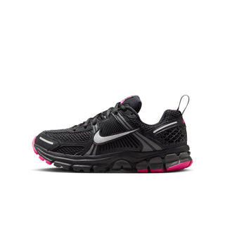 (GS) NIKE VOMERO 5 'BLACK/MTLC PLATINUM-ANTHRACITE' HF6998-005