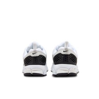 (GS) NIKE VOMERO 5  'METALLIC PLATINUM - BLACK' HF6998-104