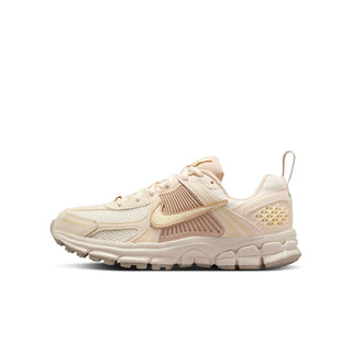 (GS) NIKE VOMERO 5 PALE IVORY/PALE IVORY-PALE IVORY HF6998-106