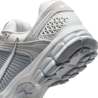 NIKE ZOOM VOMERO 5 POUR FEMME « PLATINE PURE BLANC SOMMET » HQ0458-001