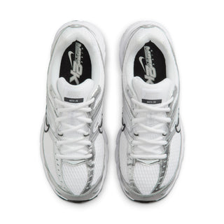 WOMEN'S NIKE AIR MAX MOTO 2K WHITE/PHOTON DUST-METALLIC SILVER-BLACK HQ2056-103