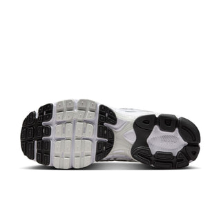 WOMEN'S NIKE AIR MAX MOTO 2K WHITE/PHOTON DUST-METALLIC SILVER-BLACK HQ2056-103