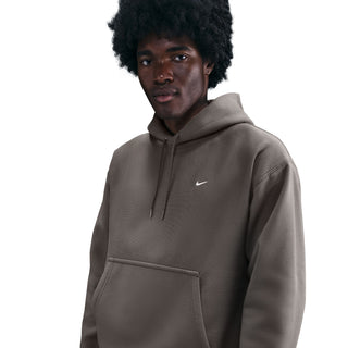 MEN'S NIKE SOLO SWOOSH PULLOVER HOODIE "CAVE STONE" HV1082-289