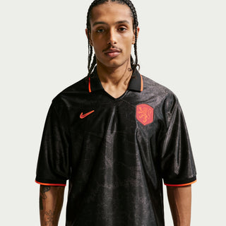 MEN'S NIKE NETHERLANDS KVNB ENERGY DRI-FIT SHORT-SLEEVED SOCCER TOP 2026/27 IH1868-010