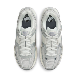 MEN'S NIKE ZOOM VOMERO 5 "WHITE SUMMIT/METALLIC SILVER" IM2219-121