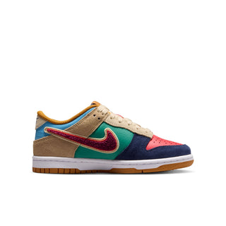 (GS) NIKE DUNK LOW SE MIDNIGHT NAVY/SPEED RED-GREEN NOISE IV6203-410