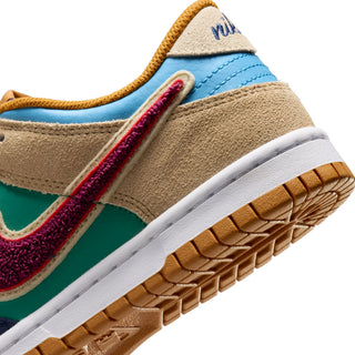 (GS) NIKE DUNK LOW SE MIDNIGHT NAVY/SPEED RED-GREEN NOISE IV6203-410