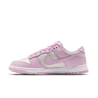 WOMEN'S NIKE DUNK LOW SE WHITE/PINK FOAM IX5101-101