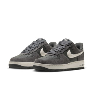 MEN'S NIKE AIR FORCE 1 '07 LV8 IRON GREY/SAIL IX7786-001