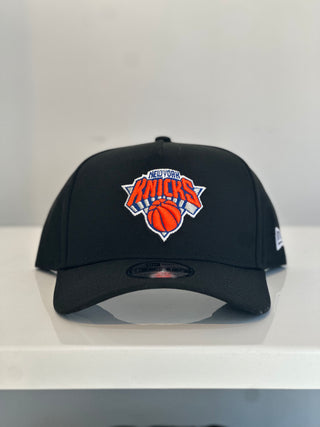 NEW ERA 9FORTY A-FRAME NEW YORK KNICKS CLASSIC LOGO BLACK/ORANGE BLACK UV