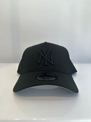 NEW ERA 9FORTY A-FRAME N.Y YANKEES TRIPLE BLACK