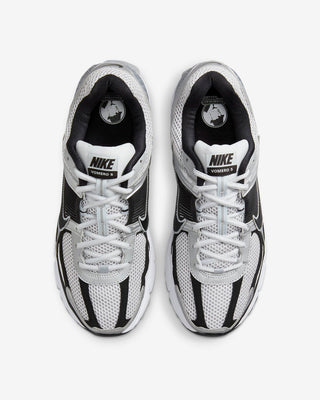 MEN'S NIKE ZOOM VOMERO 5 'METALLIC SILVER' FJ4151-004