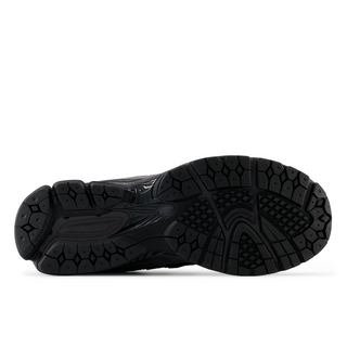 New Balance 2002R Black/Black M2002RBL