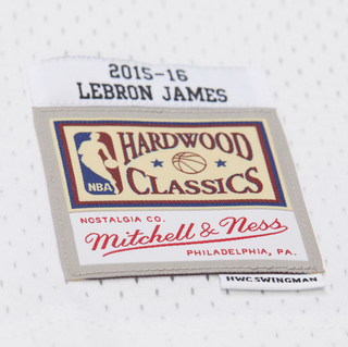MITCHELL & NESS LEBRON JAMES CLEVELAND CAVALIERS 2015-16 WHITE SWINGMAN JERSEY