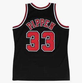 MITCHELL & NESS SCOTTIE PIPPEN CHICAGO BULLS 1997-98 BLACK SWINGMAN JERSEY