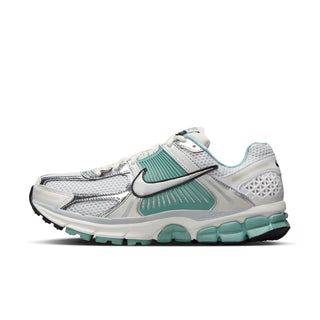 WOMEN'S NIKE ZOOM VOMERO 5 'SUMMIT WHITE/METALLIC SILVER' HF1877-101
